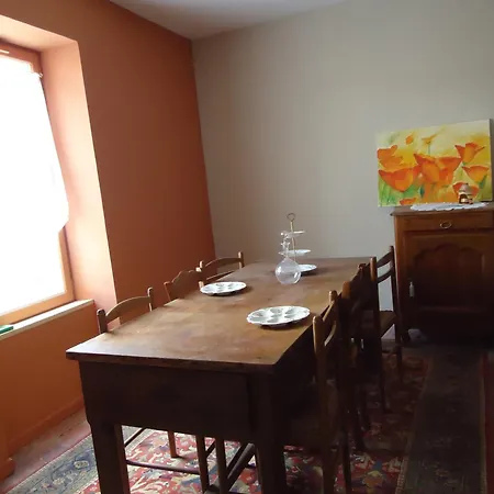 Сasa de vacaciones La Maison Des Remparts *